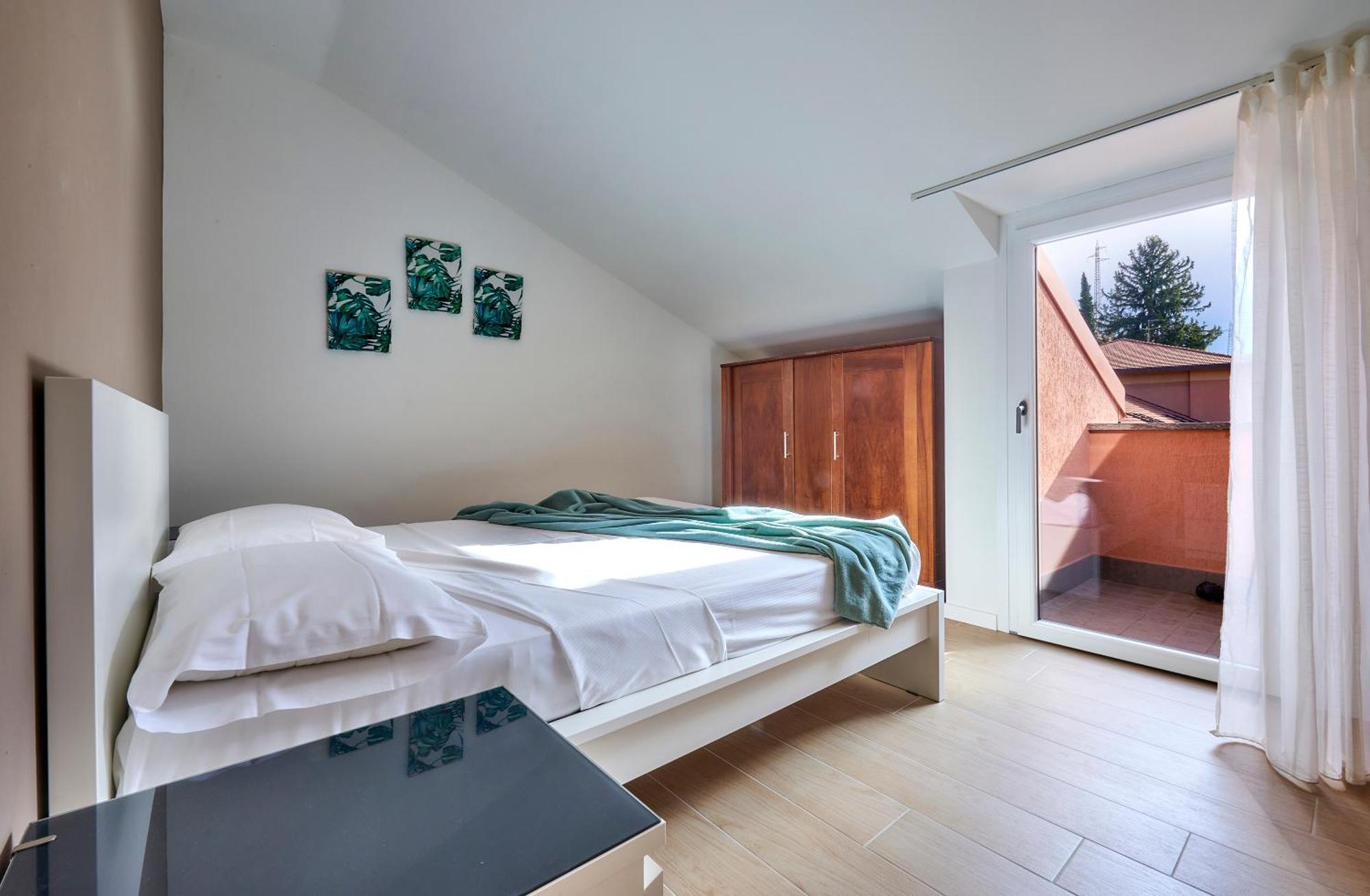 Luxury 100mq With Private Terrace With View Near Varenna Fiumelatte