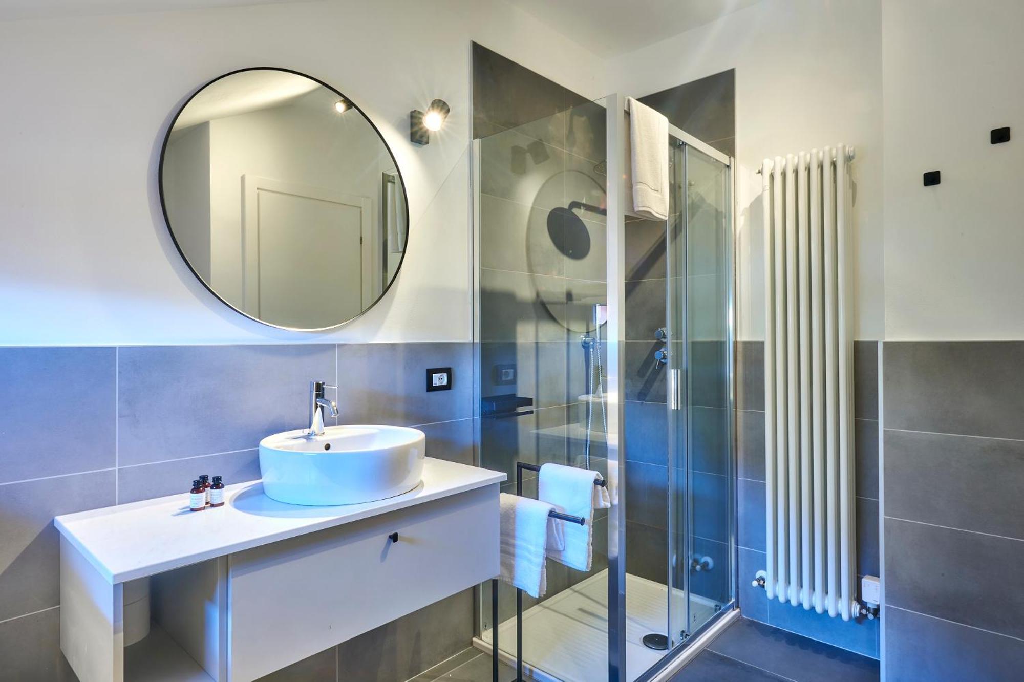 Luxury 100mq With Private Terrace With View Near Varenna Fiumelatte