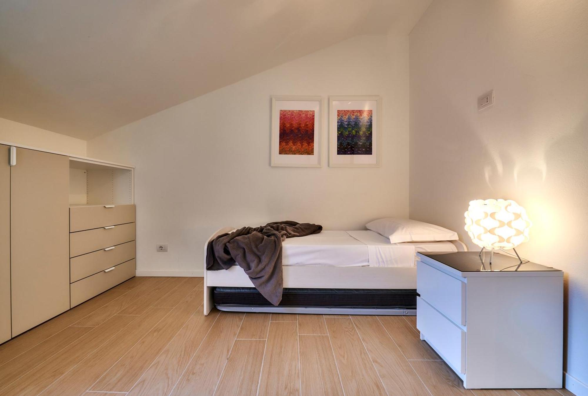 Luxury 100mq With Private Terrace With View Near Varenna Apartment