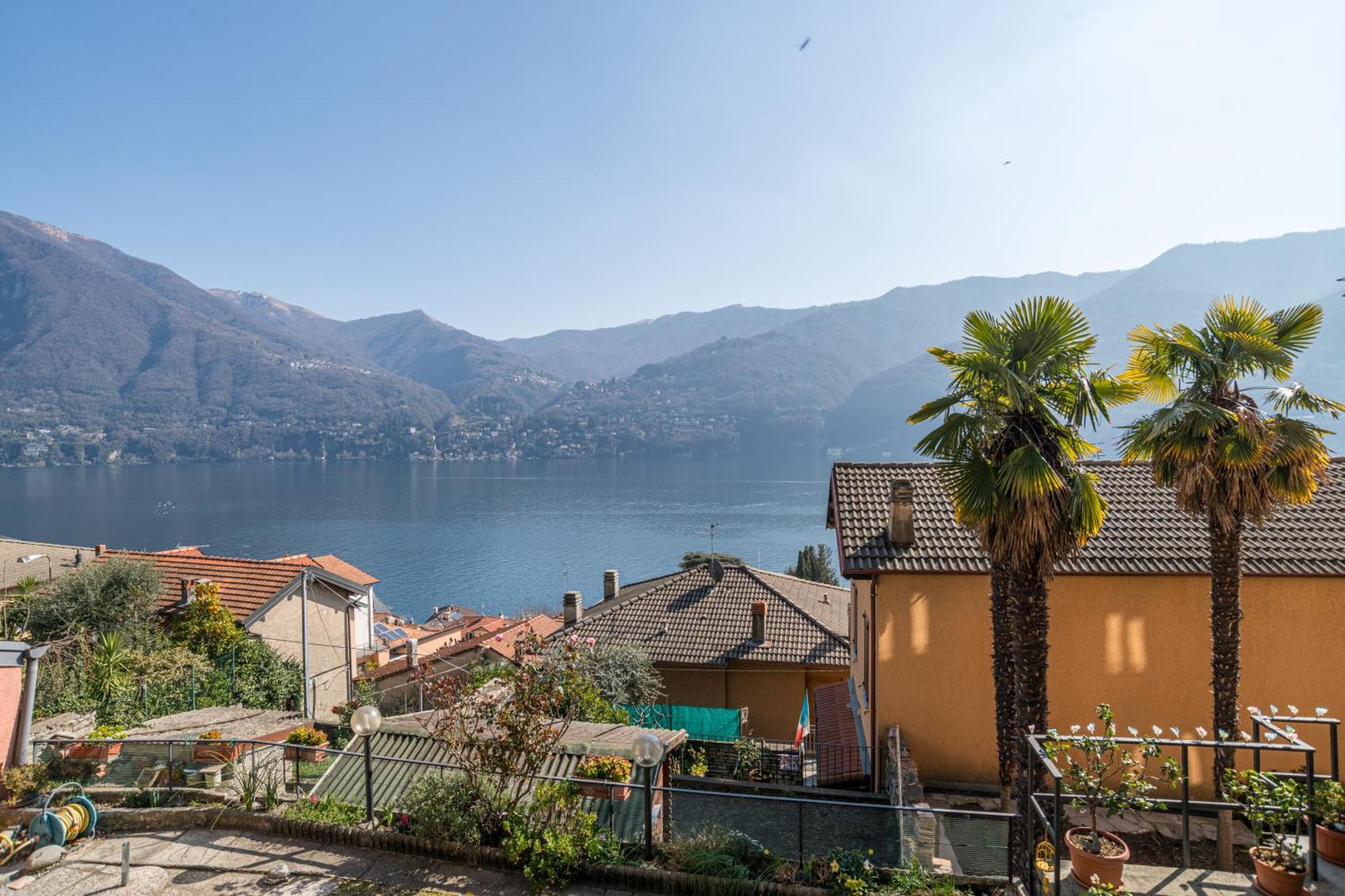 Con Vista Di E Parcheggio Incluso * Carate Urio