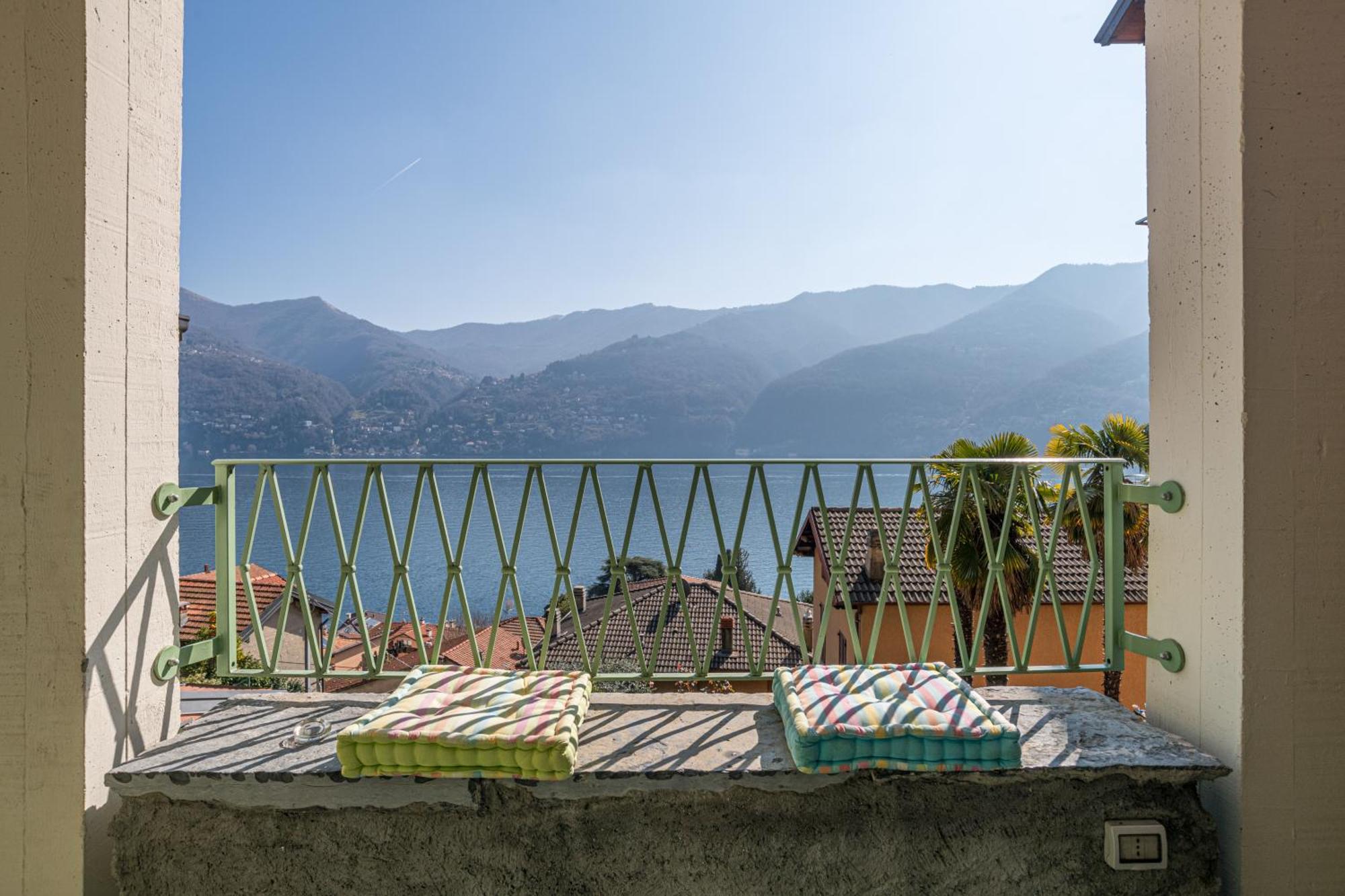 Con Vista Di E Parcheggio Incluso Apartment