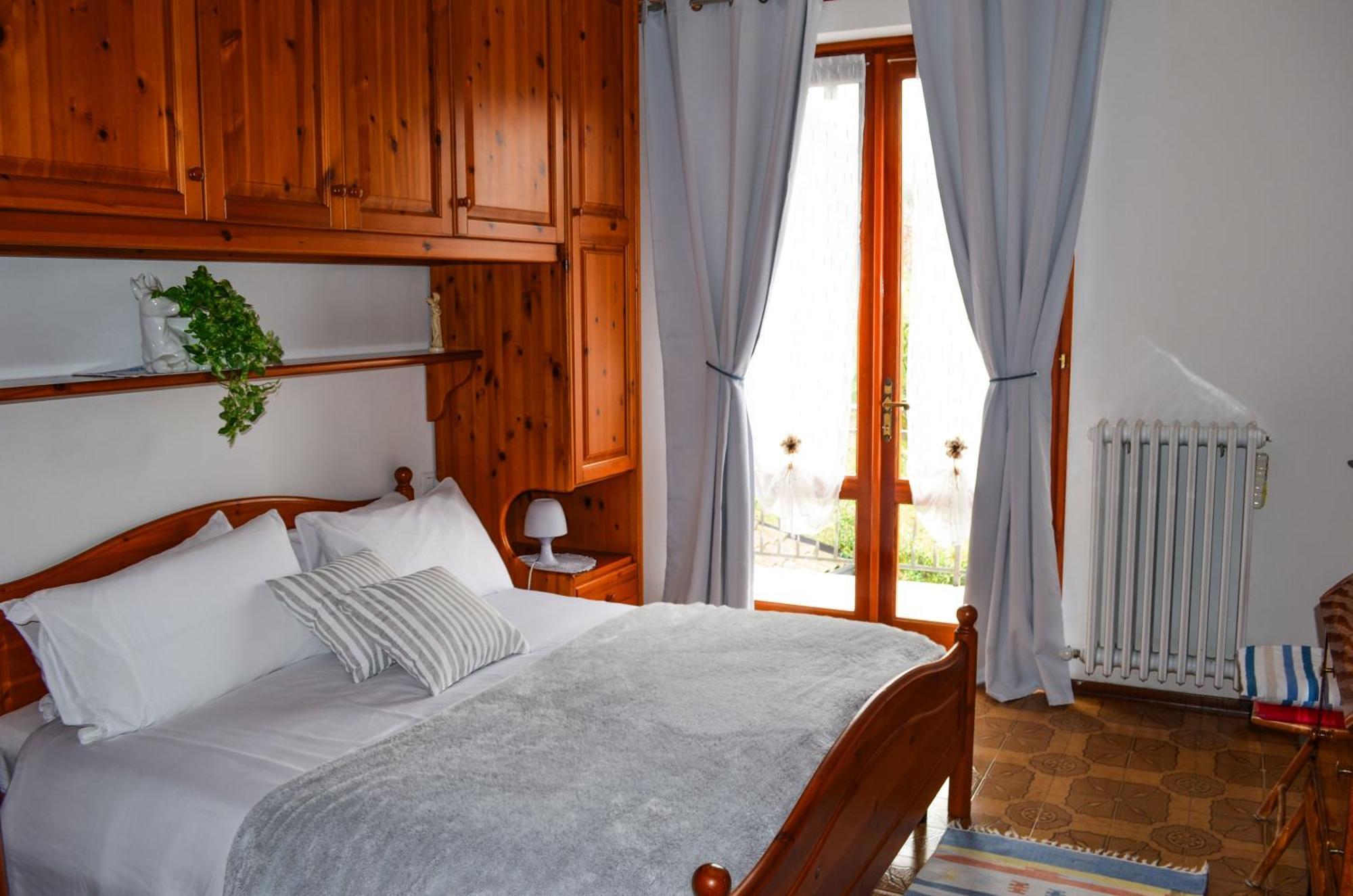 L'ulivo View In Private Street Apartment *