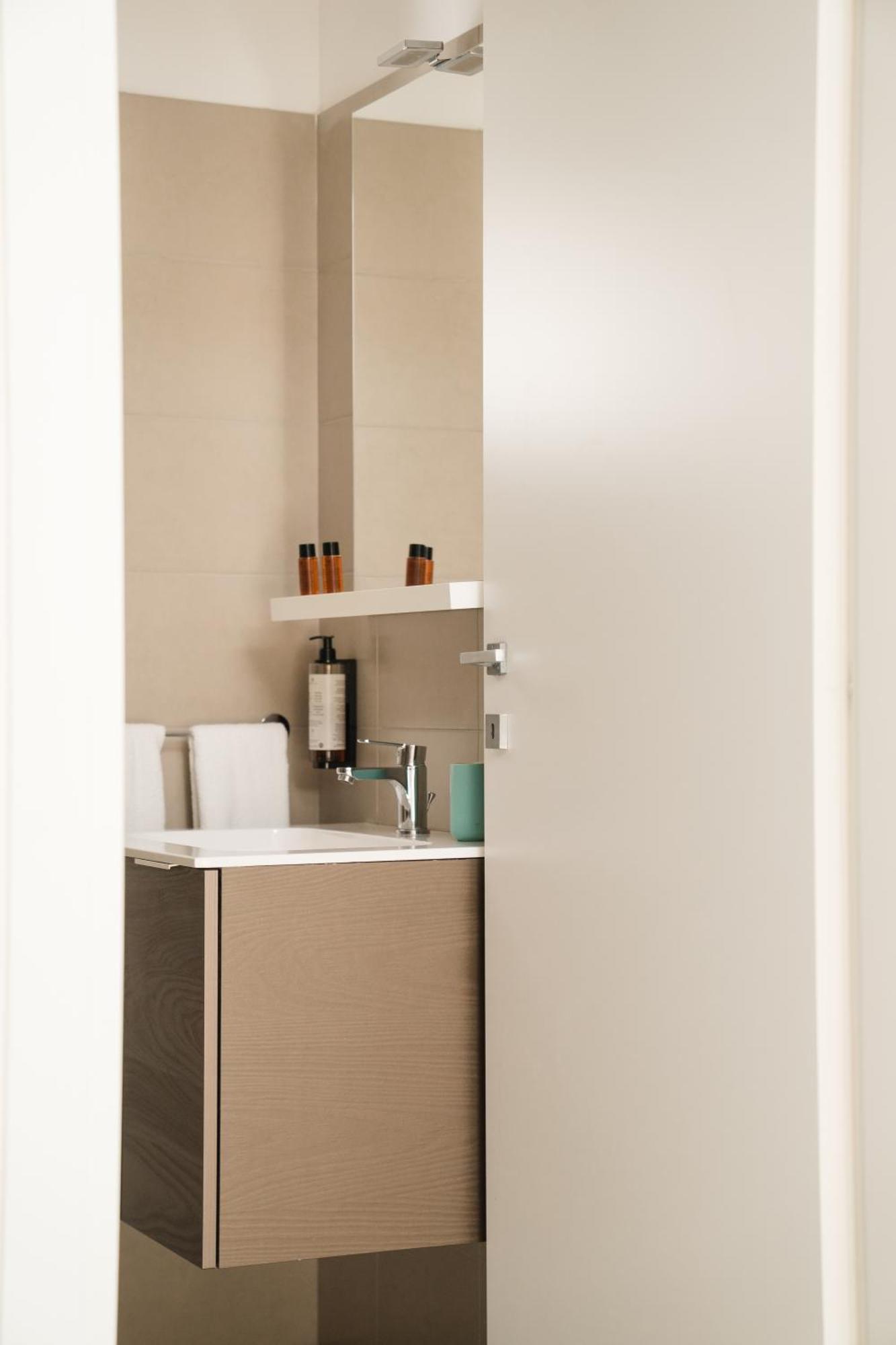 Dieci By Comorooms Apartment Como