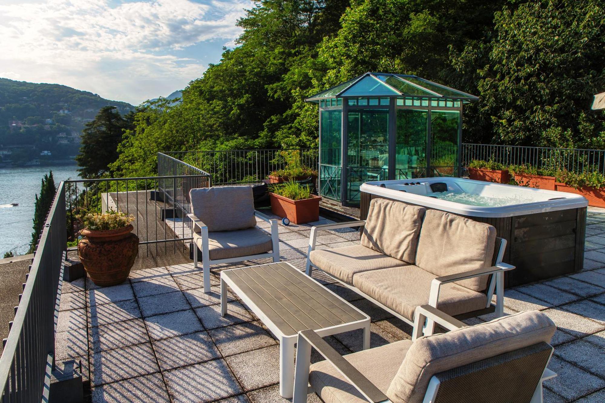 Heavenly Views On - Terrace & Hot Tub Como