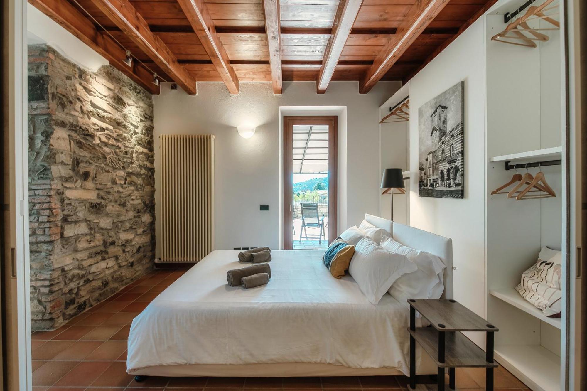 Crotto Polirolo - The House Of Travelers Apartment *