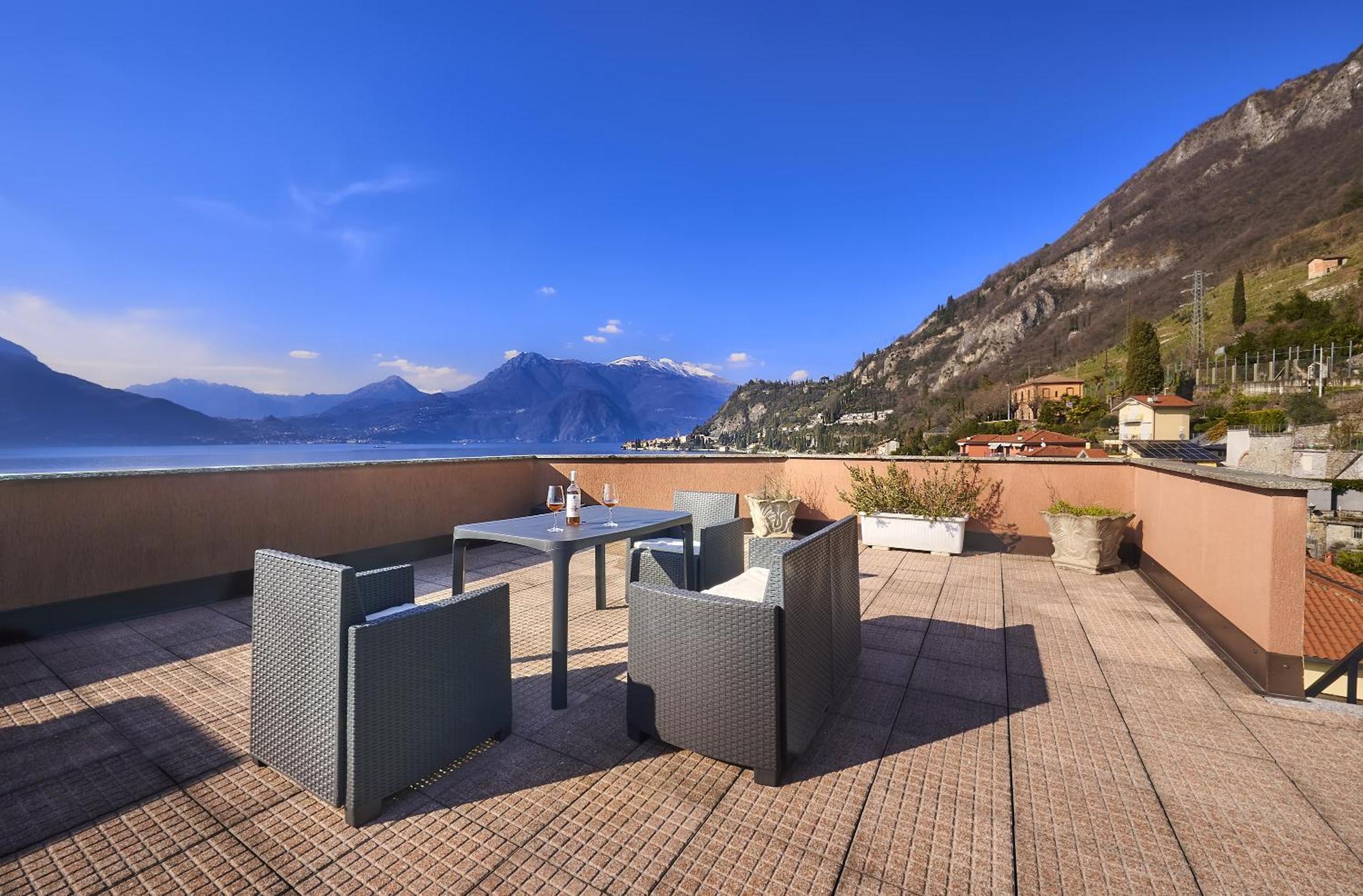 Luxury 100mq With Private Terrace With View Near Varenna Apartment