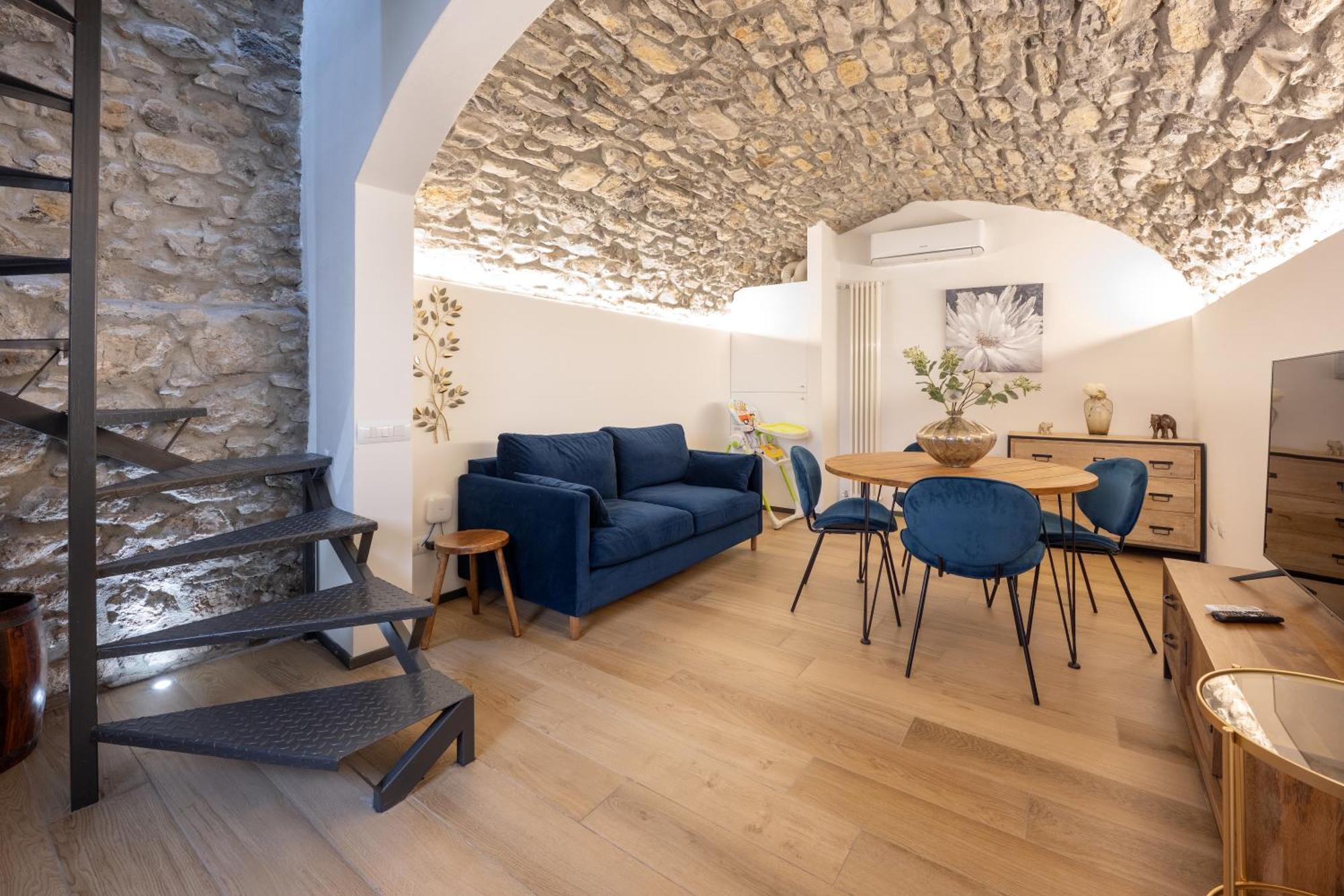 Lora Villa, With View *