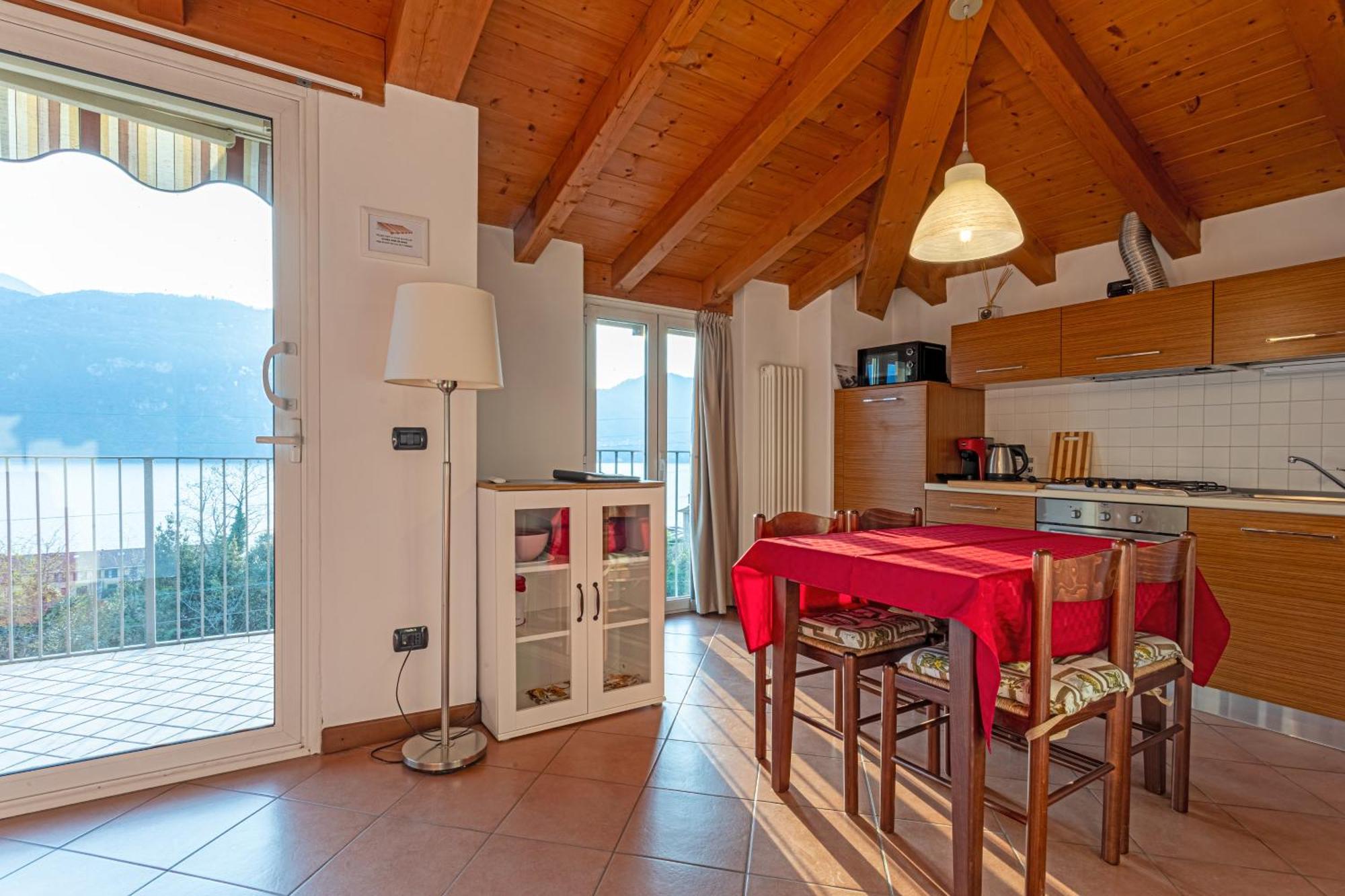 Apartment Mansarda Luce Di Lierna