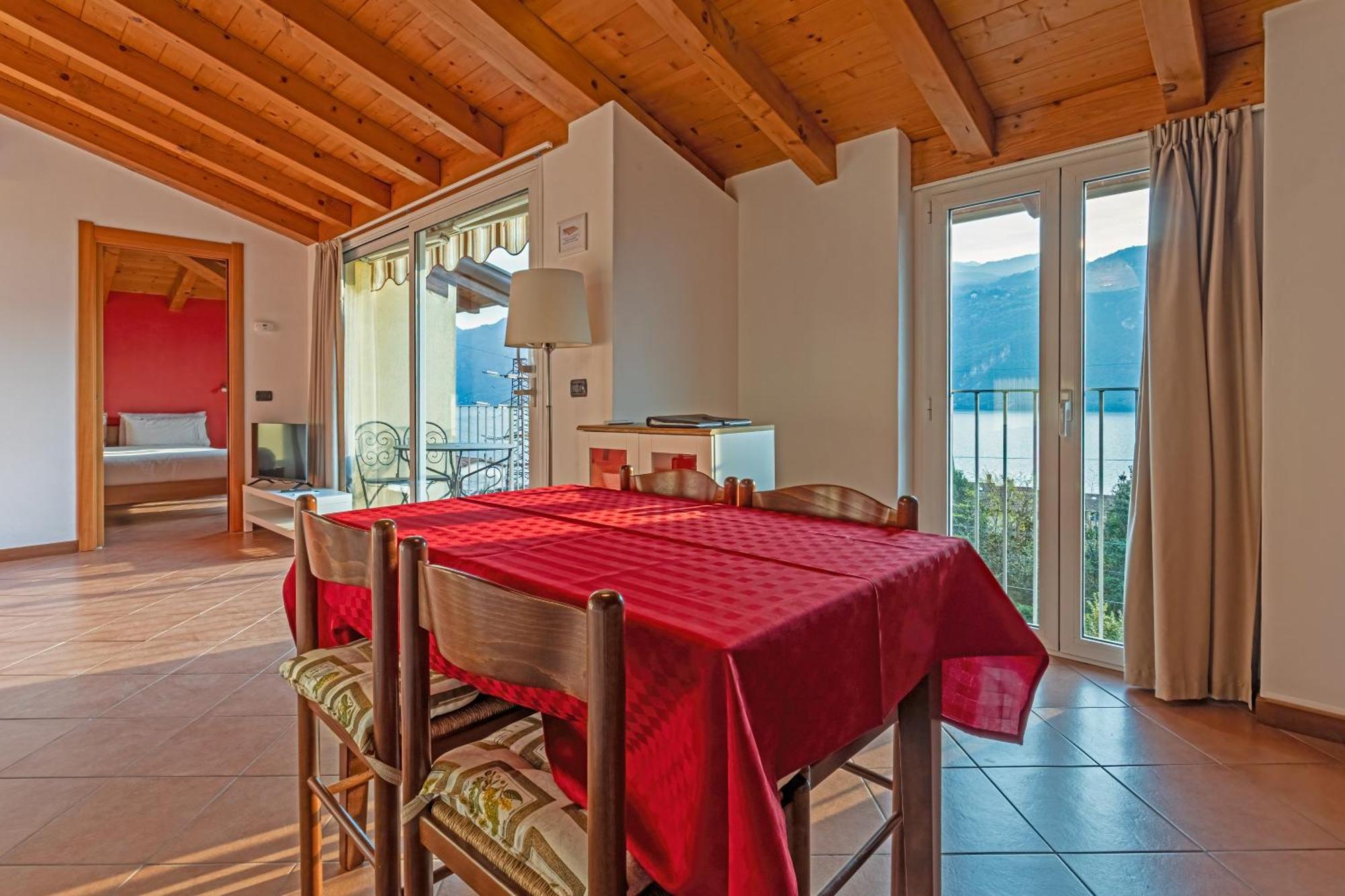 Apartment Mansarda Luce Di Lierna