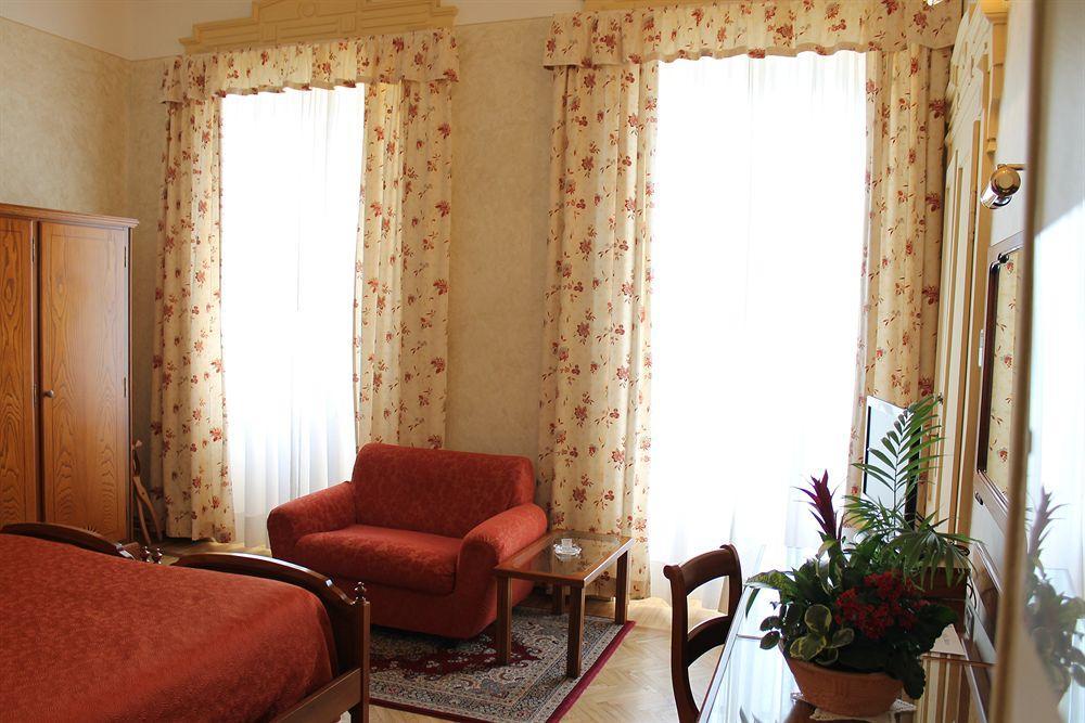 Marie Hotel