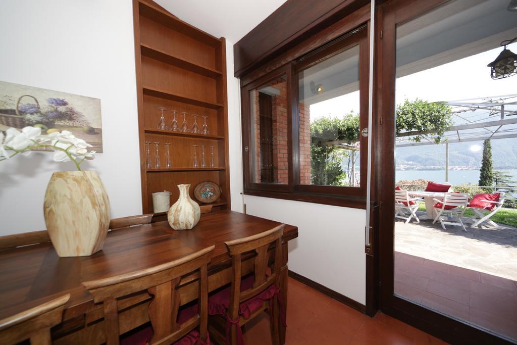 Apartment Red House Cremia