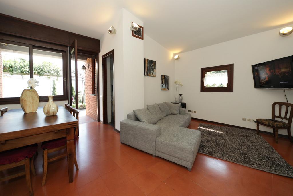Red House * Cremia