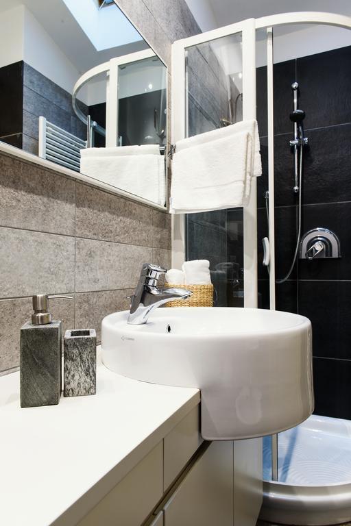 Lora Luxury House, Parking With A Reservation