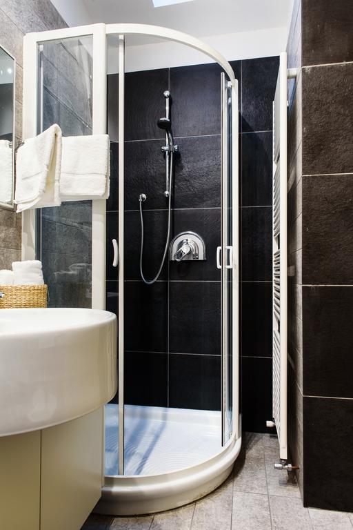 Lora Luxury House, Parking With A Reservation * Como