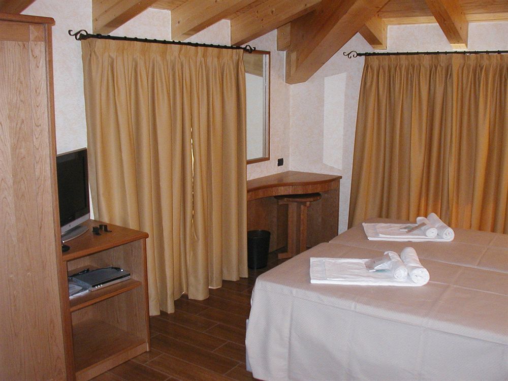 Azzano Holidays Bed & Breakfast Mezzegra