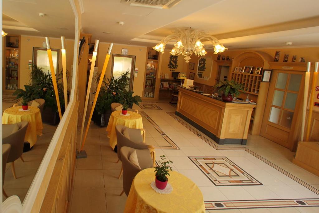 Fioroni Hotel 3*