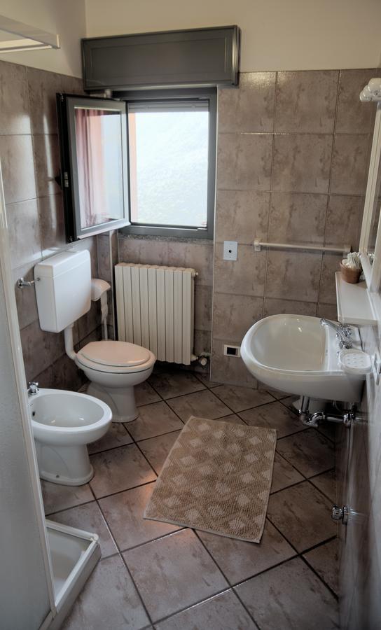 Hotel Valvarrone Di Oceano Snc