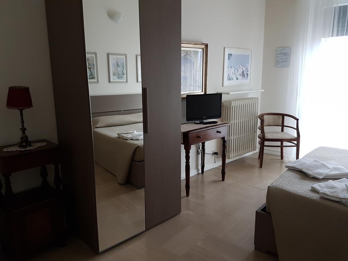 Ai Due Vecchi Ulivi Bed & Breakfast Garlate