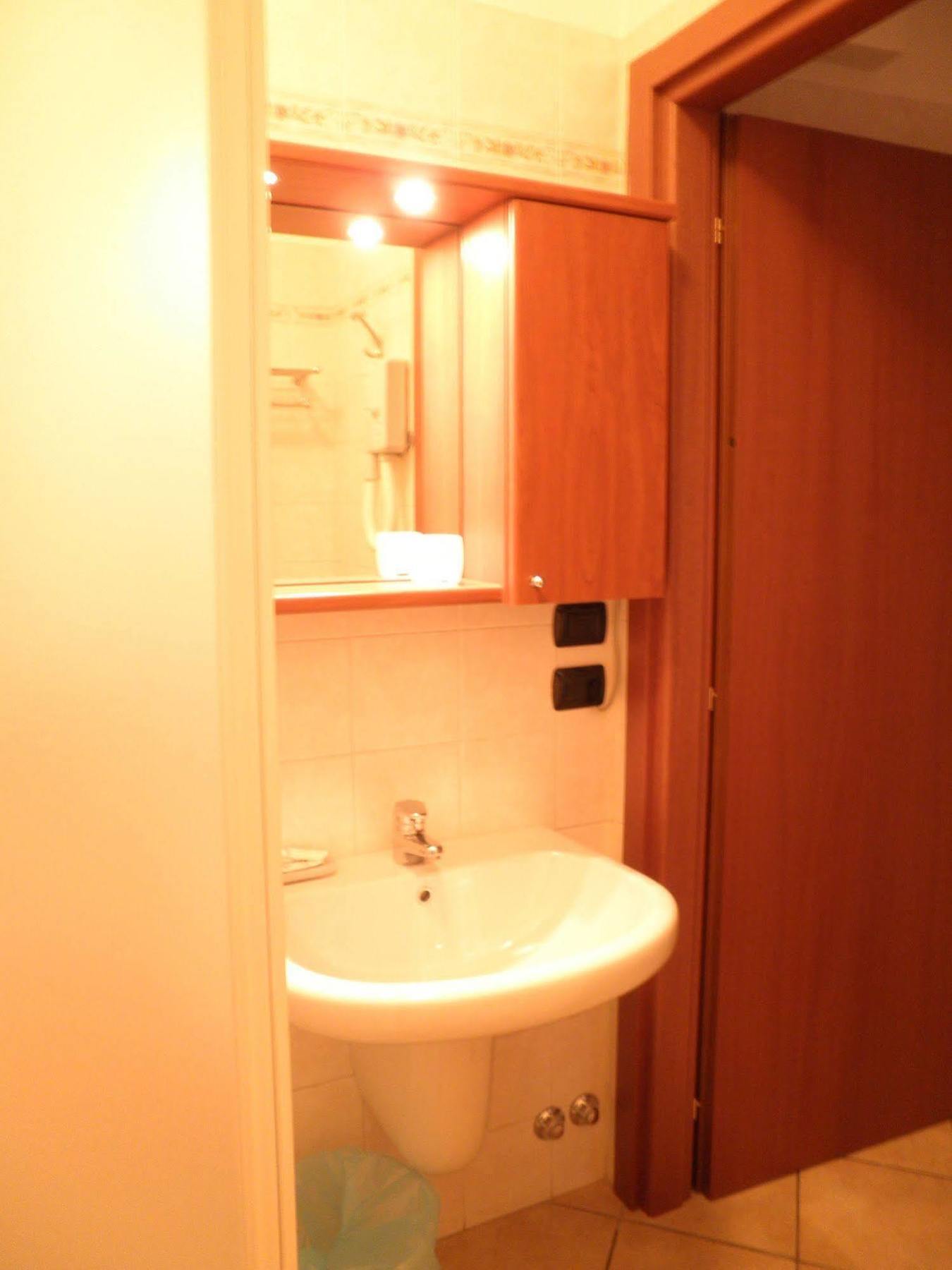 Parini Hotel 3*