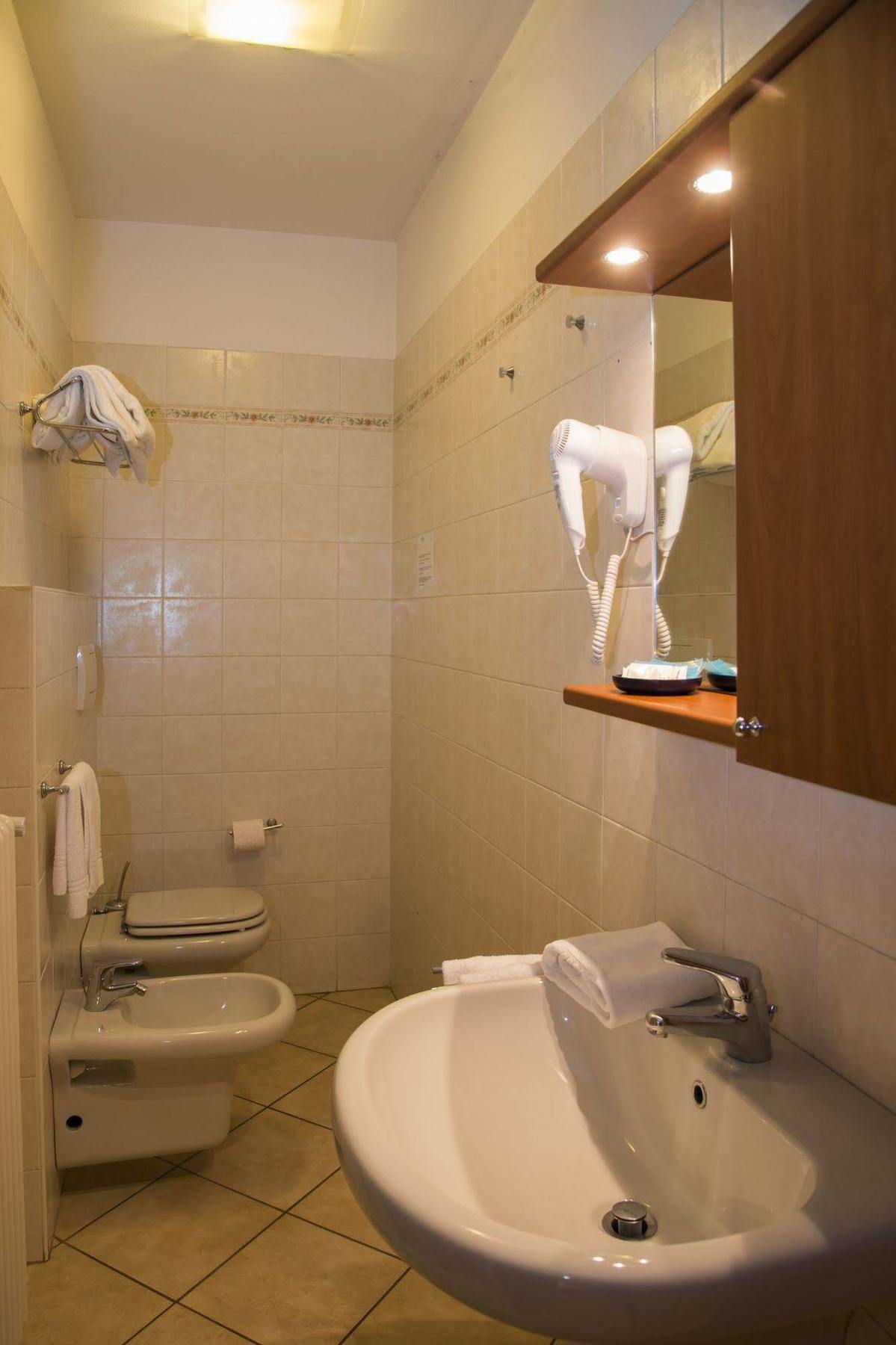 Parini Hotel