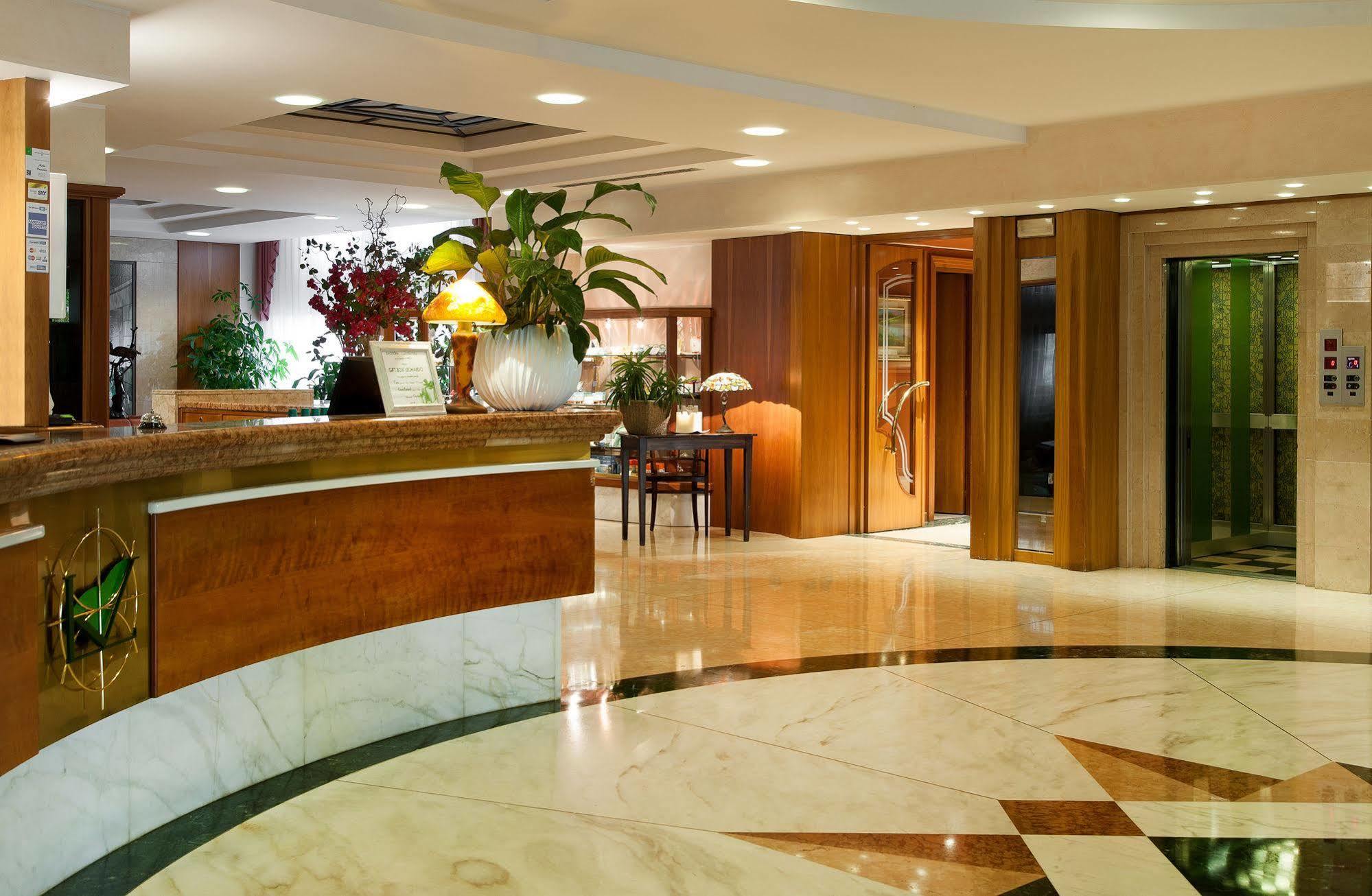 Western Leonardo Da Vinci 4*