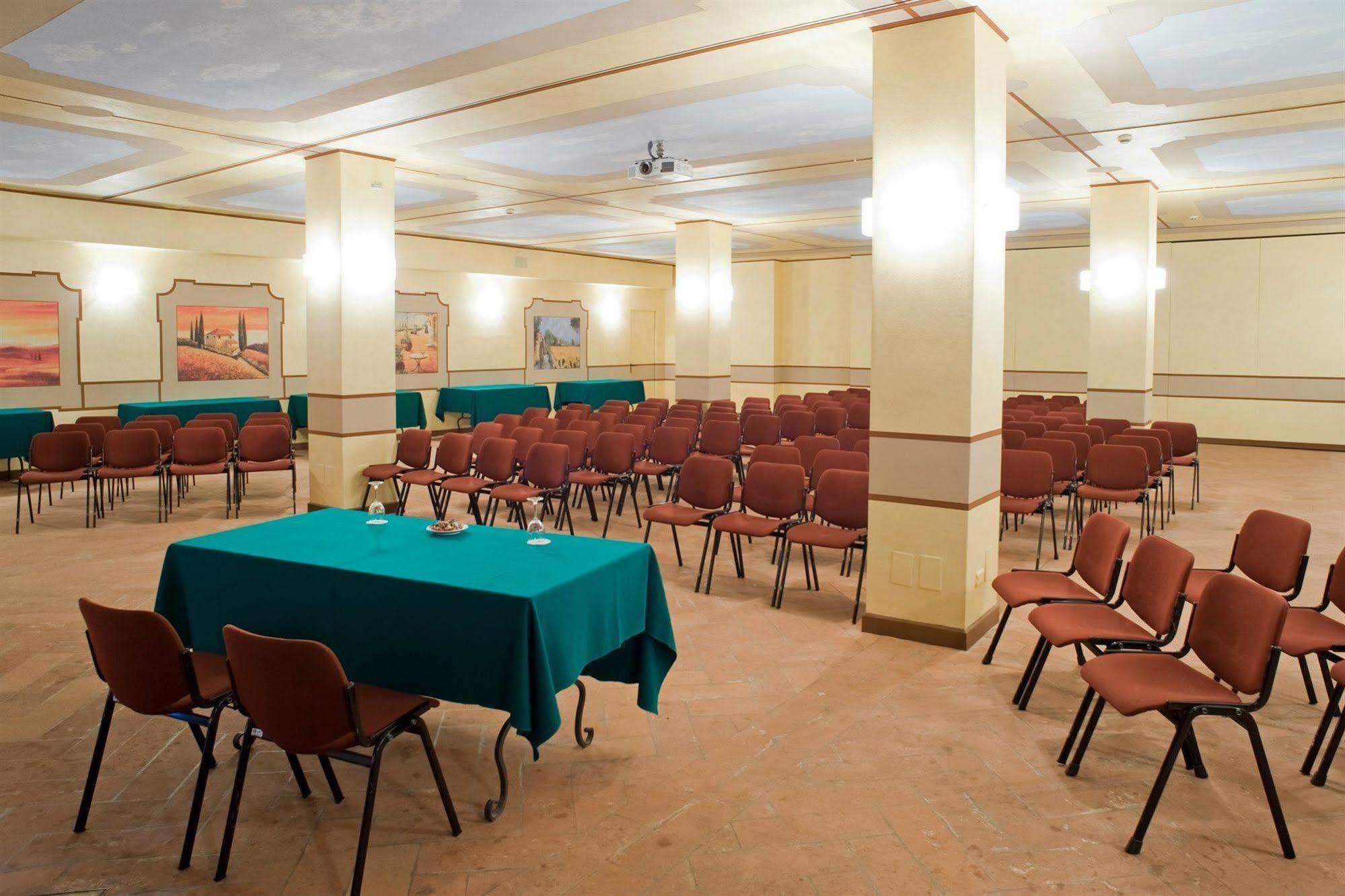 Relais & Castello Di Casiglio Hotel 4*