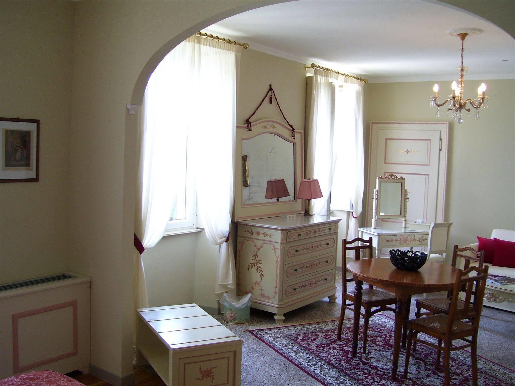 La Mirabella Hotel