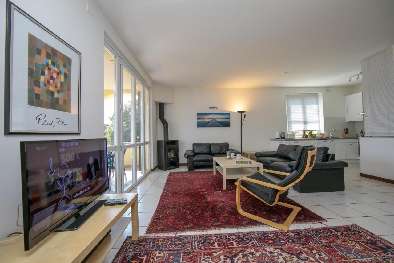 Romina Lakeview Apt. *