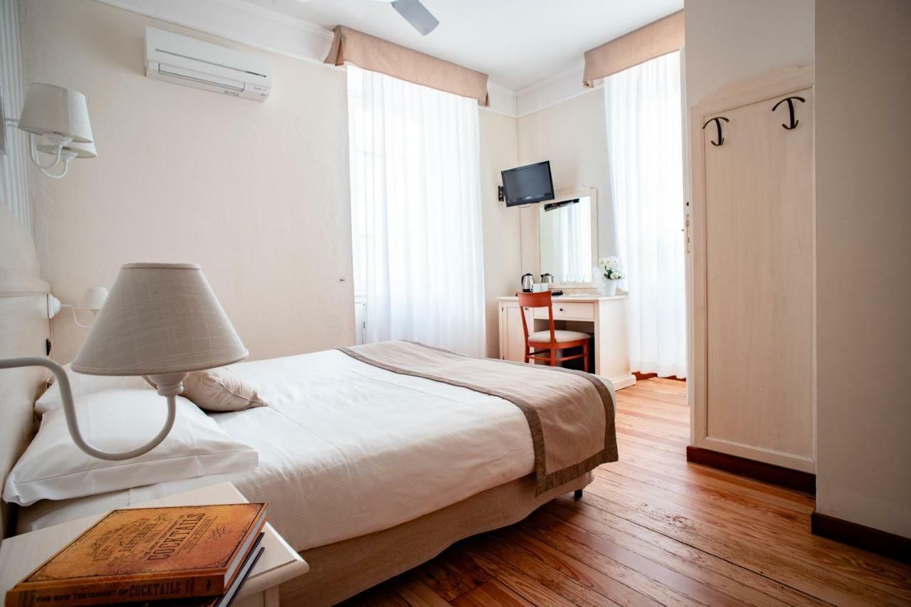 Aurora Hotel