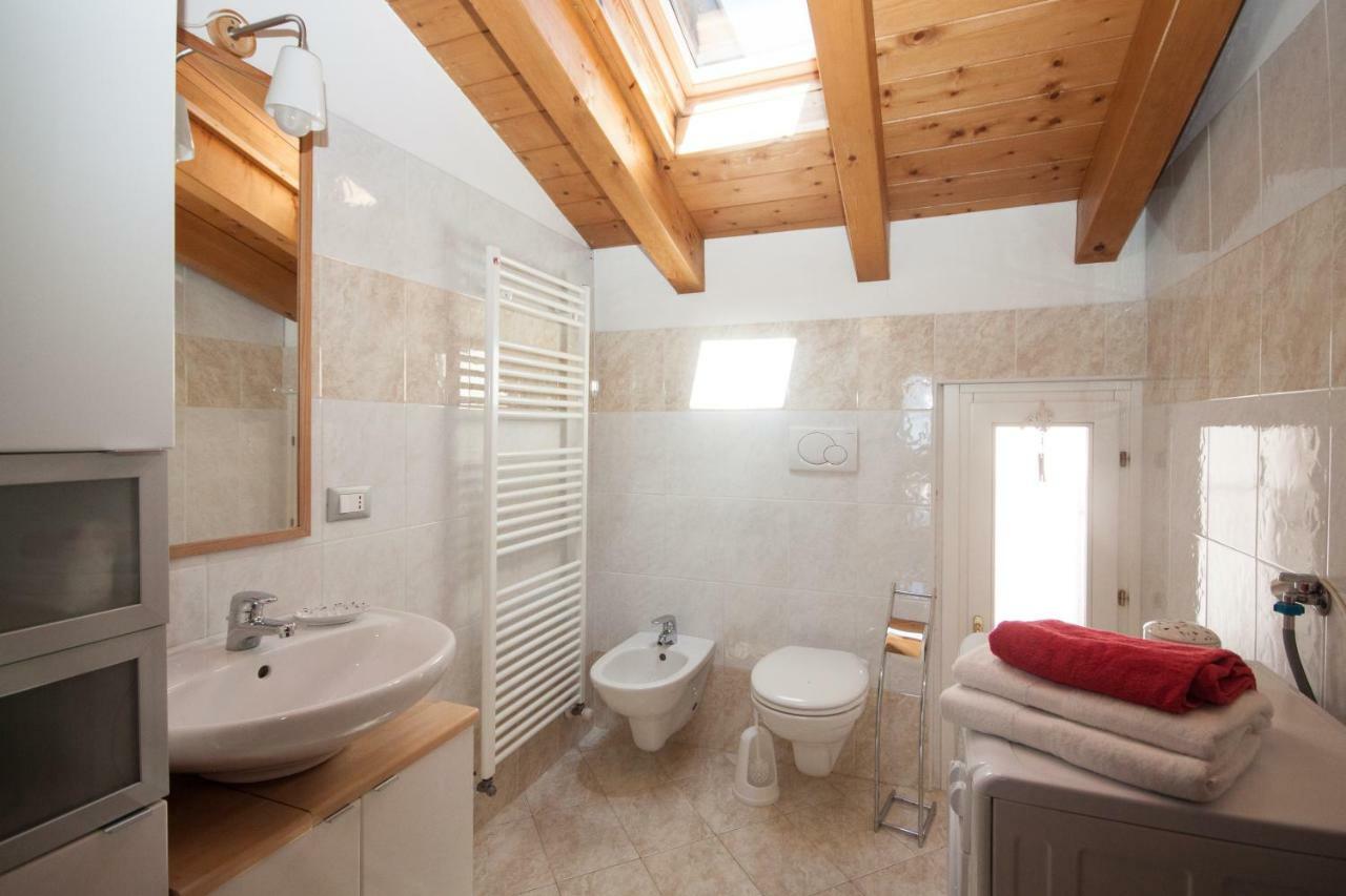 Casa Del Sole - Sleeps 4 With Shared Pool Pianello Del Lario