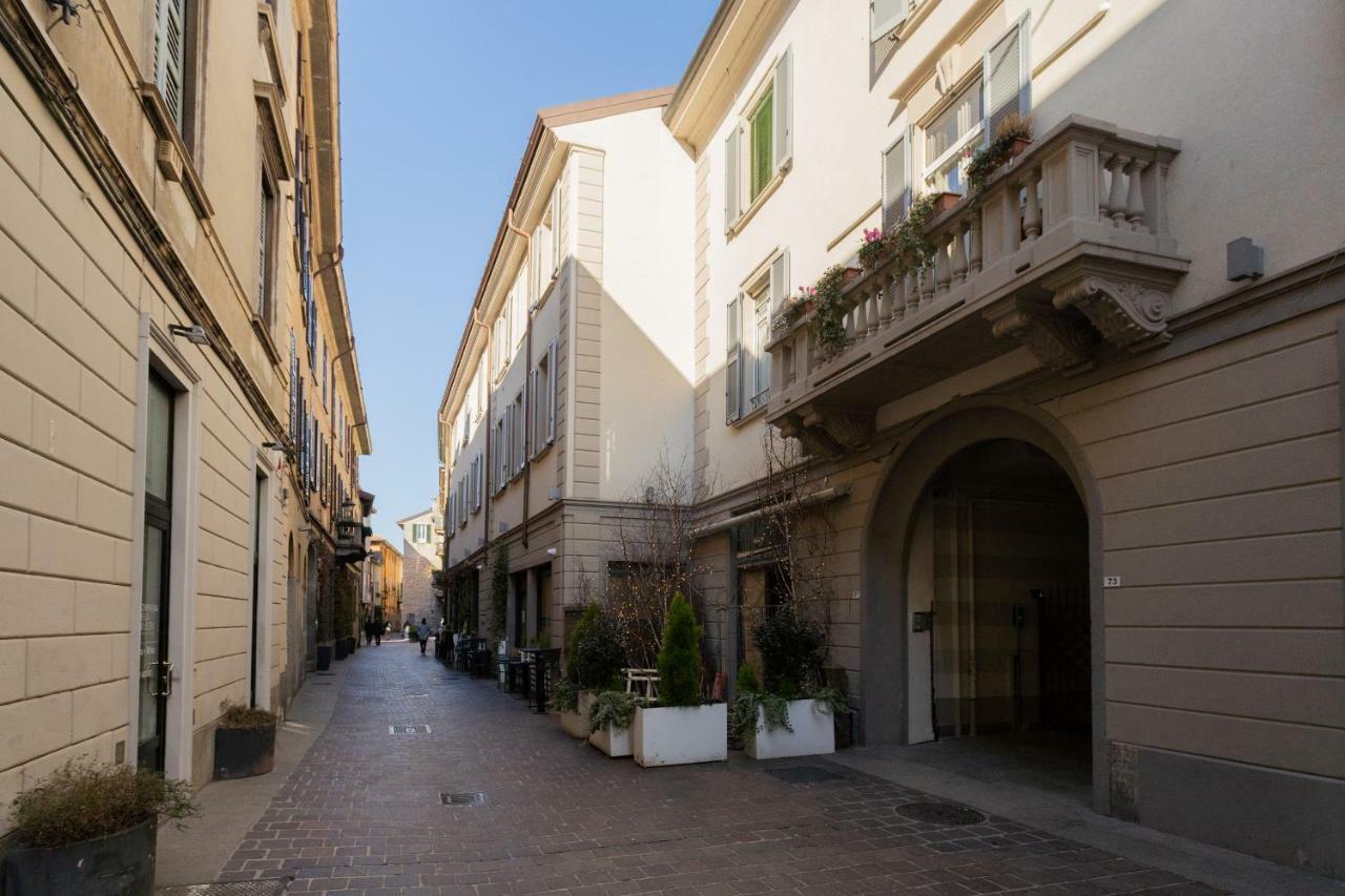 Apartment White With Private Terrace By Rent All Como
