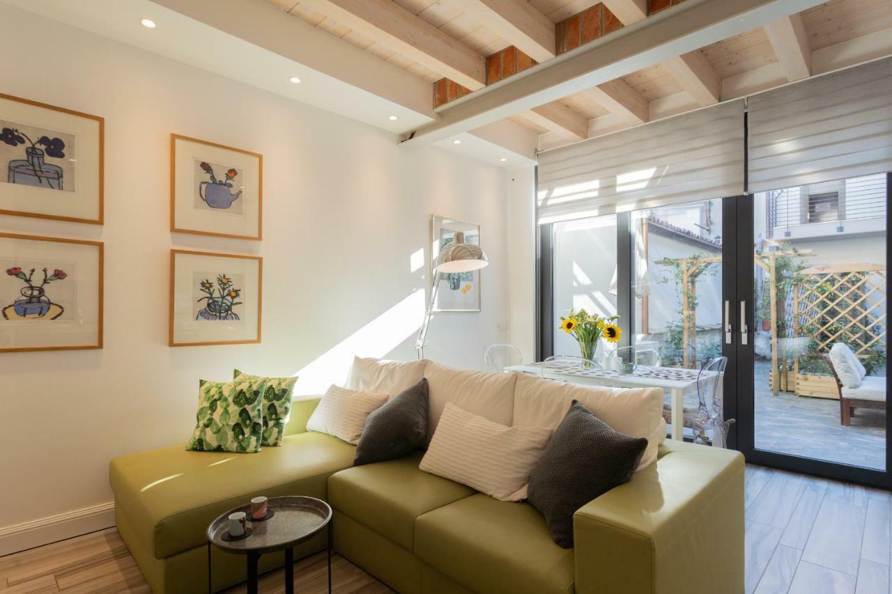 White With Private Terrace By Rent All Como