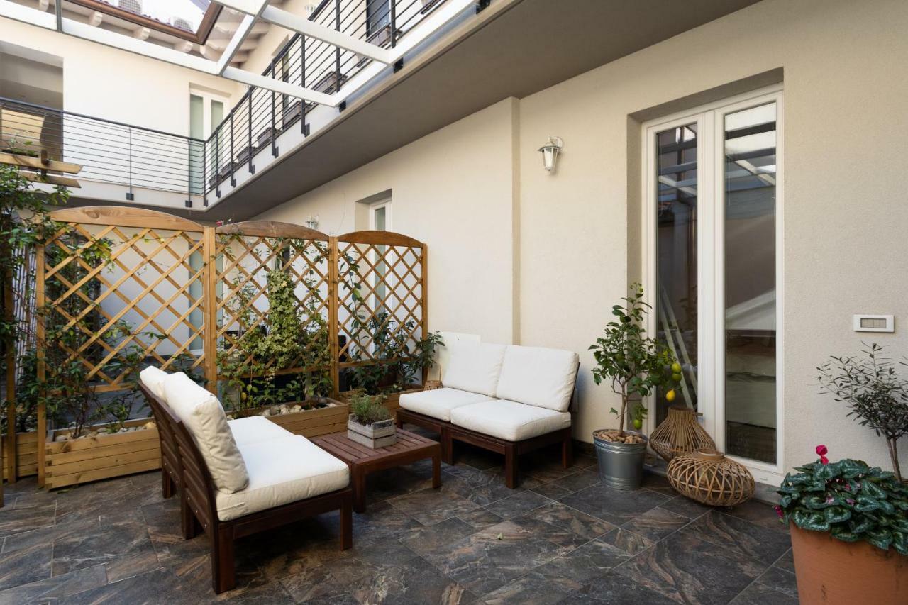 White With Private Terrace By Rent All Apartment *
