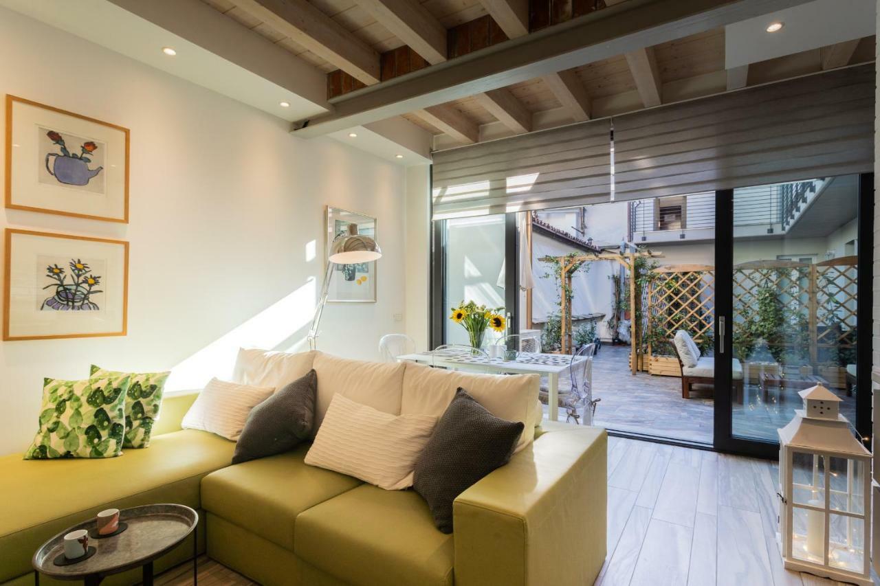 White With Private Terrace By Rent All * Como