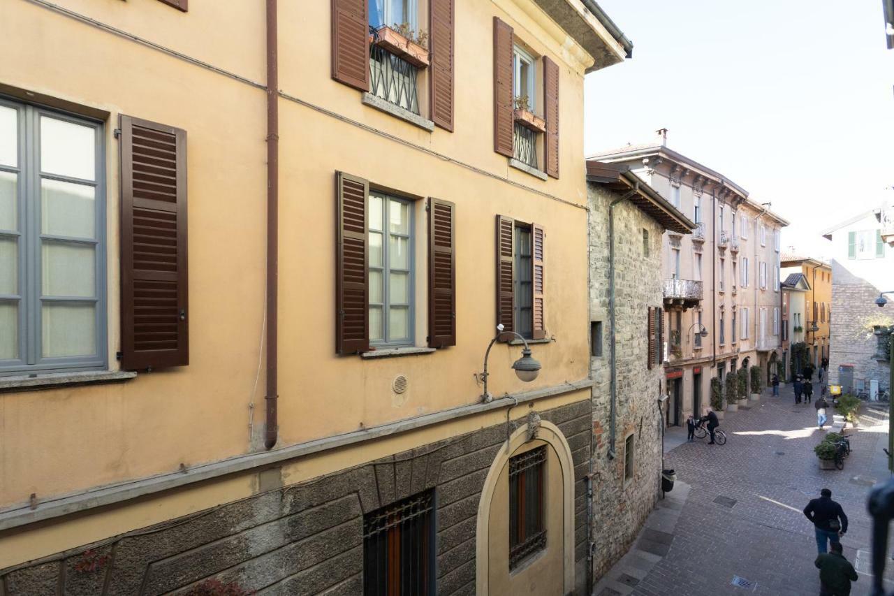 White With Private Terrace By Rent All Como