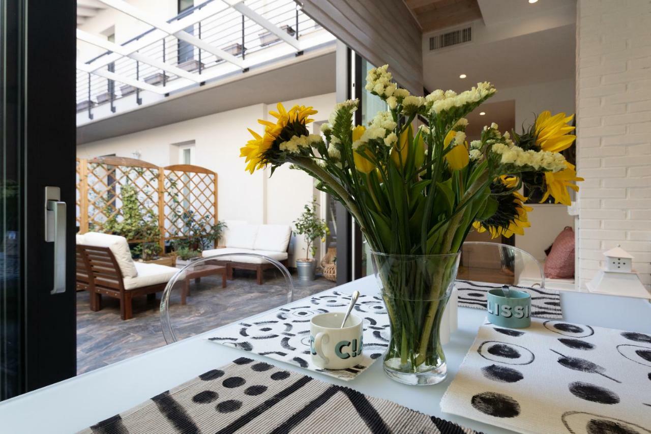 White With Private Terrace By Rent All *