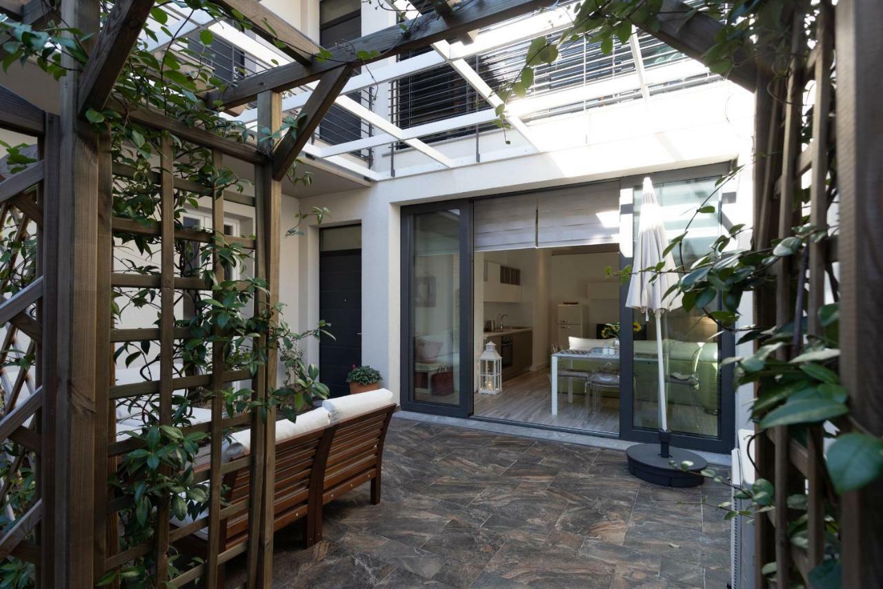 White With Private Terrace By Rent All Como