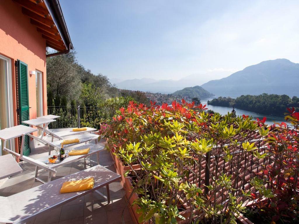 State Of The Art With 180 Degree Panoramic View, Pool And Sleeping Up To 10 Guests By Italian Apartment Como