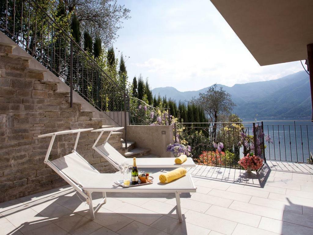 State Of The Art With 180 Degree Panoramic View, Pool And Sleeping Up To 10 Guests By Italian Apartment Como