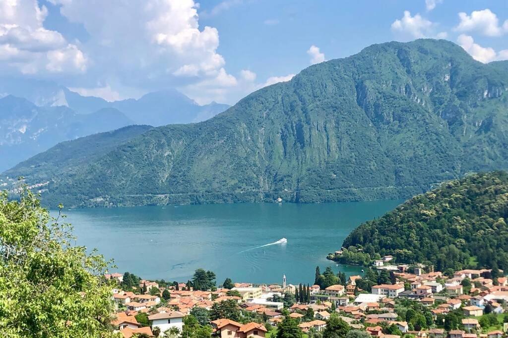 Villa Panoramica Private Sleeps 8-by Italian Lenno