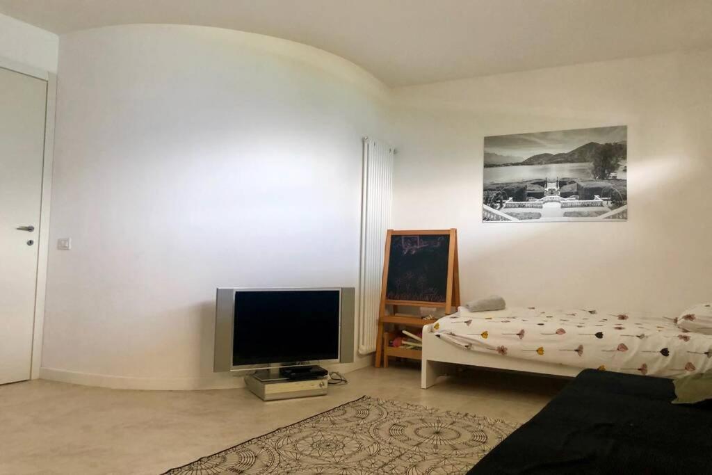Panoramica Private Sleeps 8-by Italian Villa Lenno