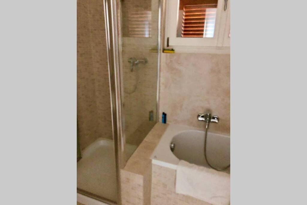 Panoramica Private Sleeps 8-by Italian Villa