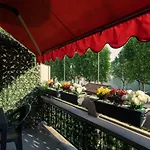Garden Lake\'S