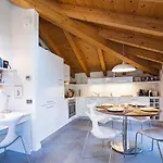 Casa Agatha Lenno- Luxury Air Conditioned Village Home By Italian Apartments