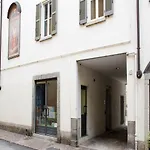 Charming & Modern Flat By Holiday Solutions