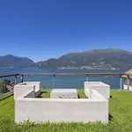 Poolside Apartment Cristina