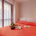 Modern Lakefront 2-Bedroom Apartment
