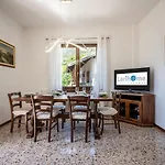 Lake View Apartment With Balcony And Parking - Larihome A25