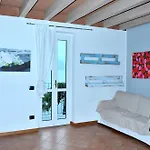 White Garden - Apartment With Access To The Lake