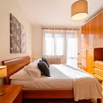 Scarlet Apartment With Garden By Wonderful Italy